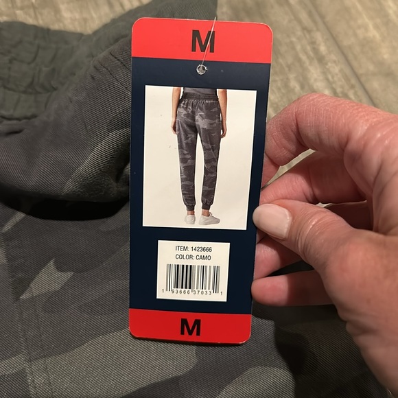 Splendid Camo joggers. - Picture 4 of 7